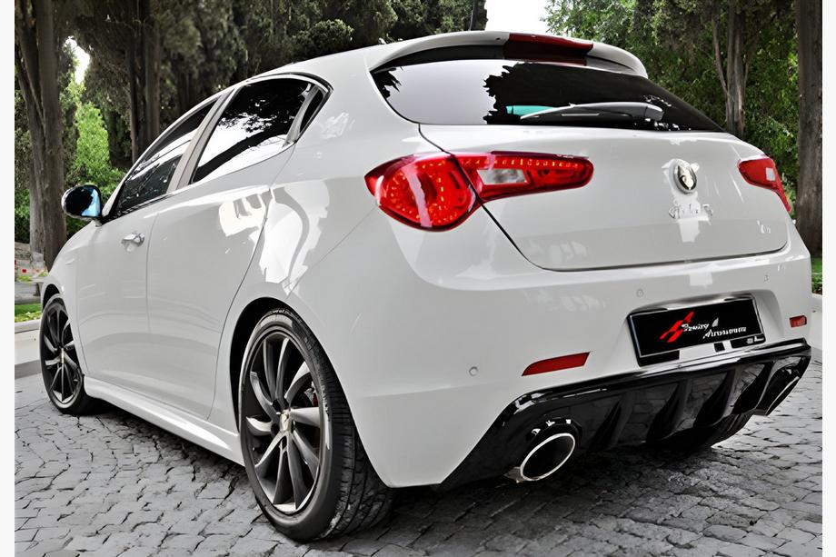 Alfa Romeo Giulietta 2010-2020 гг. Задний Диффузор DPT V-1 (Черный Глянец) Image