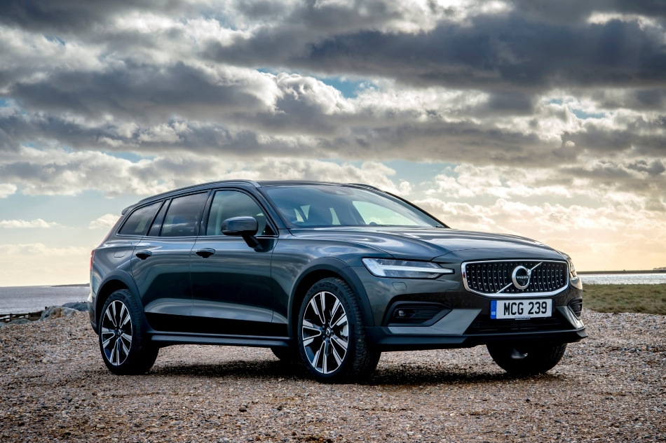 Volvo V60 Cross Country второго поколения – высокий уровень комфорта и проходимости.