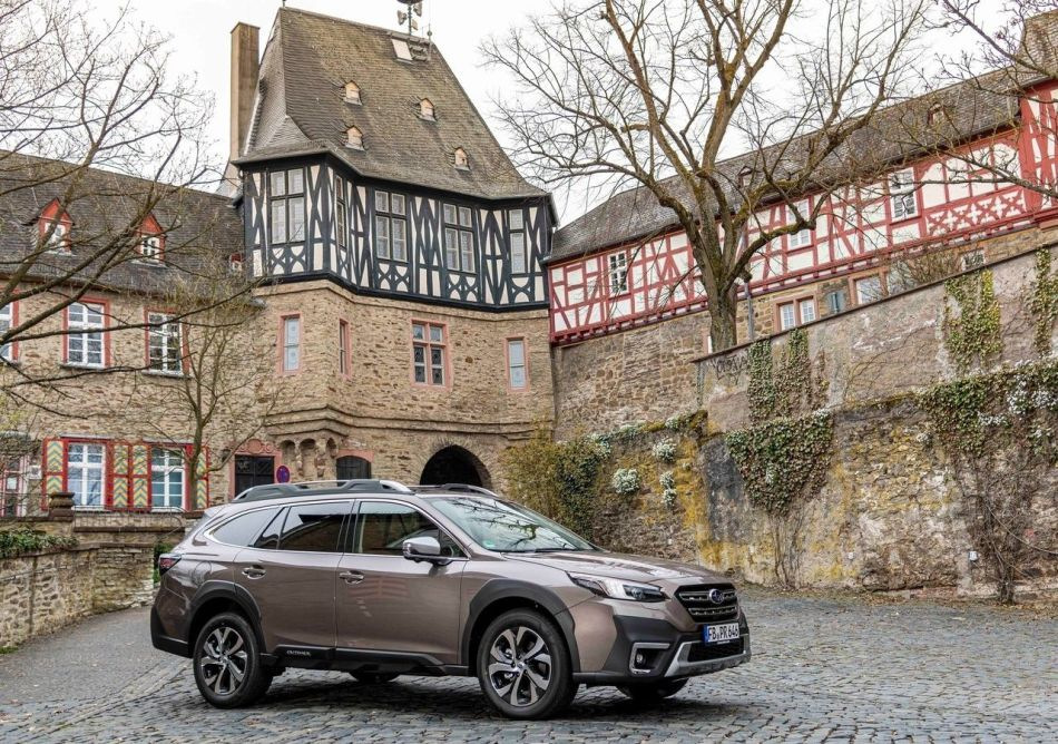 Обзор Subaru Outback: надежный и функциональный кроссовер для любых дорог