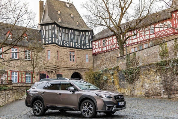 Обзор Subaru Outback: надежный и функциональный кроссовер для любых дорог