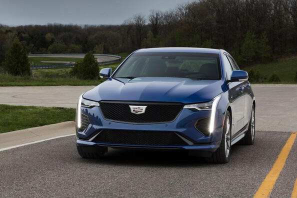 Обзор премиального седана Cadillac CT4.