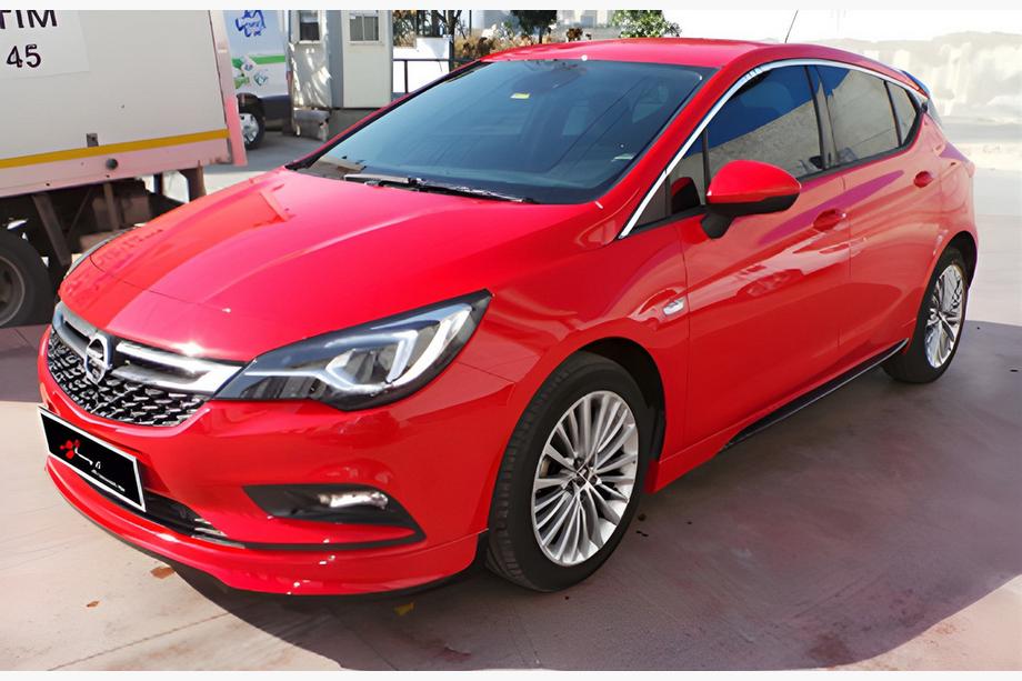 Opel Astra K 2016-2021 гг. Боковые Пороги DPT V-1 (Черный Глянец) Image