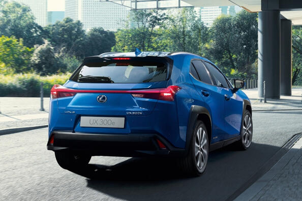 Lexus UX 300e: обзор, характеристики, запас хода и батарея фото 4