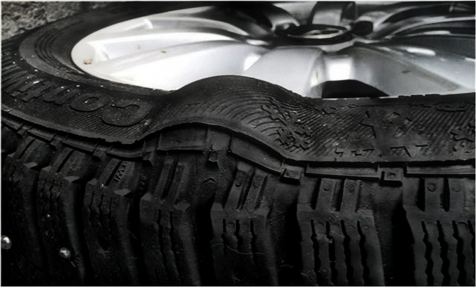 Грыжа на колесе: что нужно знать каждому водителю?