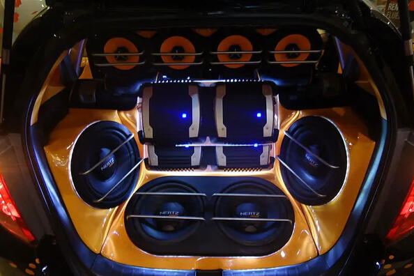 От чего зависит качество звука в машине?