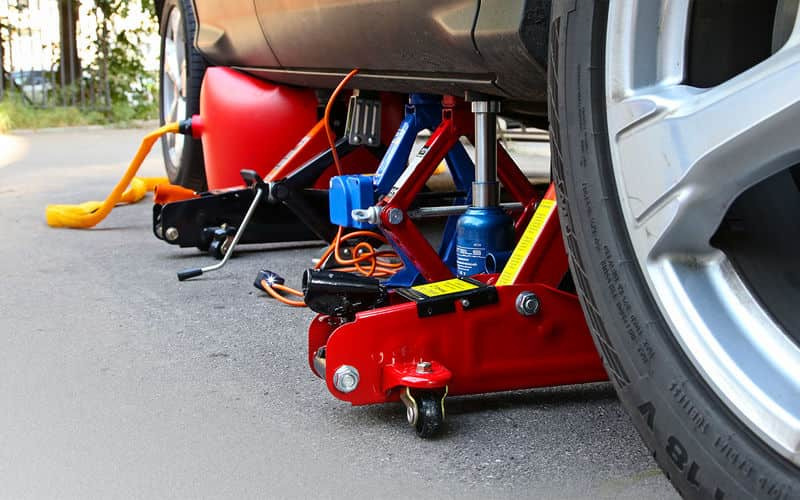 Какой домкрат лучше для легкового автомобиля?