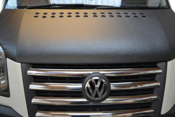 Зачем нужен чехол на капоте автомобиля?