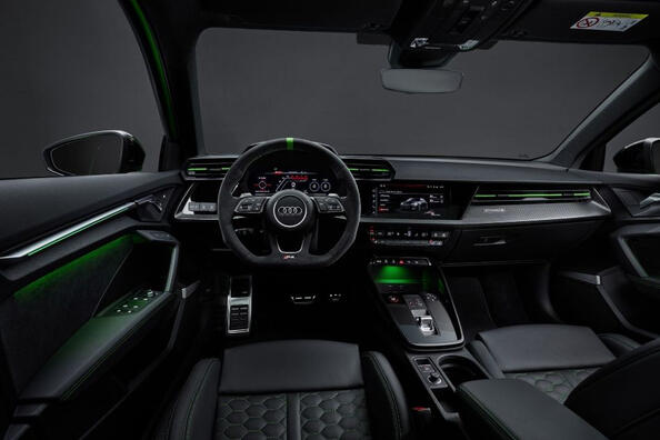 Audi RS 3: обзор компактного спорт-седана фото 6