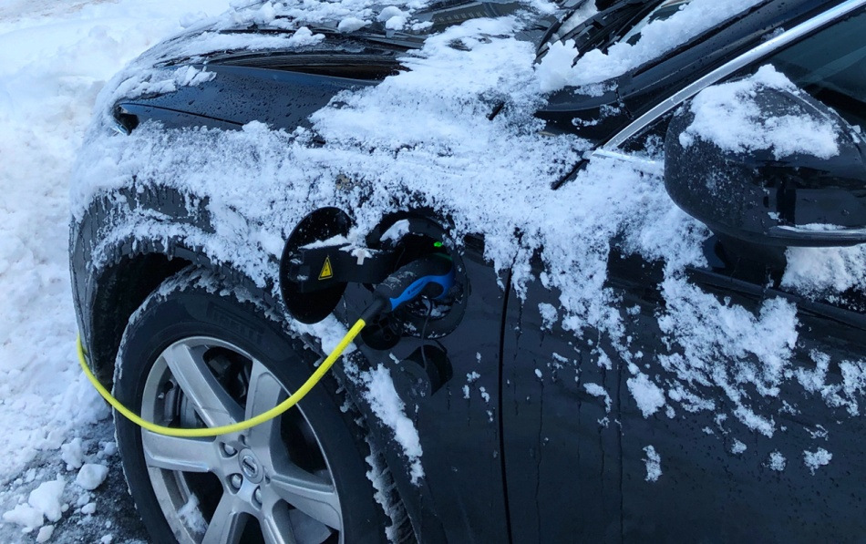 Как правильно использовать электромобиль зимой: советы для комфортной и экономичной езды