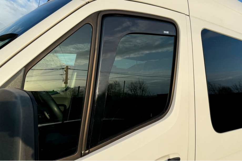 Mercedes Sprinter W907/W910 2018- гг. Ветровики вставные (2 шт, HIC) Image