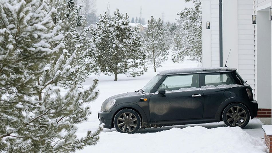 Где лучше хранить автомобиль зимой: советы автовладельцам