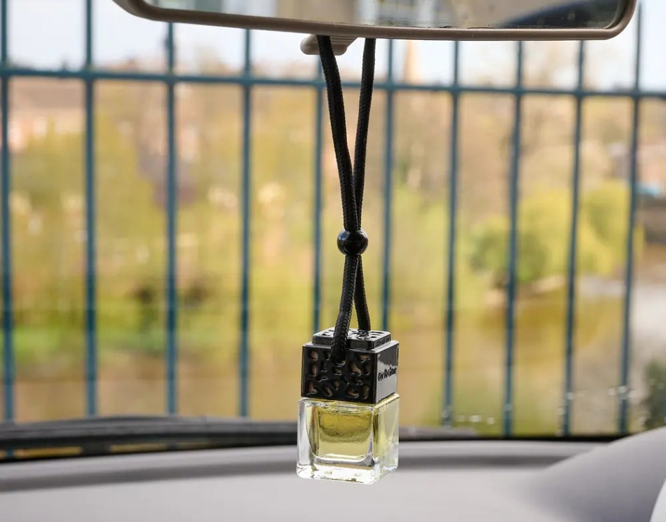 Как выбрать аромат в салон авто, который не будет раздражать?