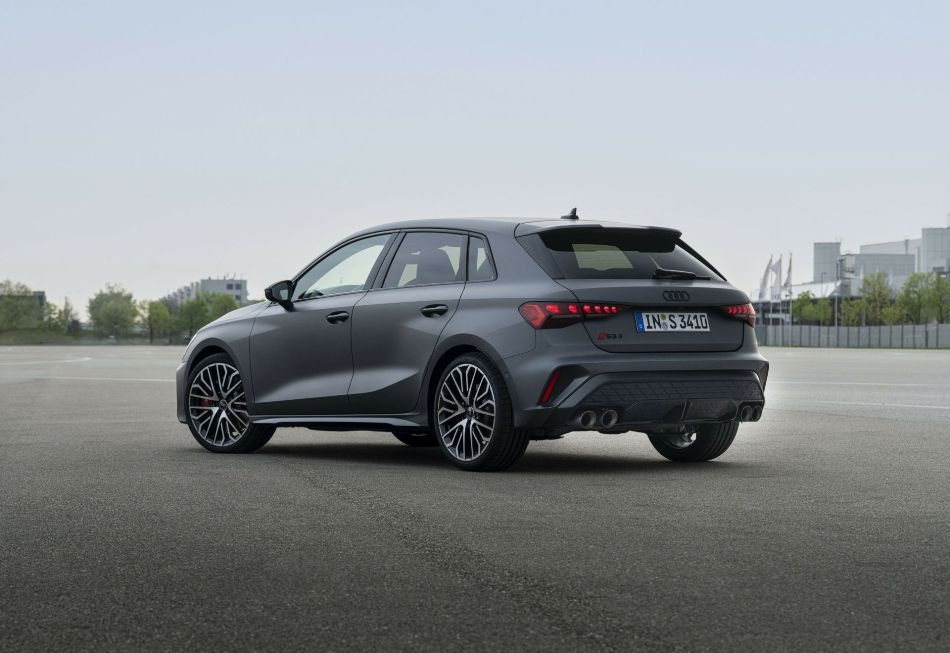 Audi S3 Sportback: обновленный спорт-хэтч 2024 года