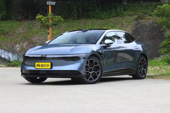 Zeekr 007: обзор электрического седана