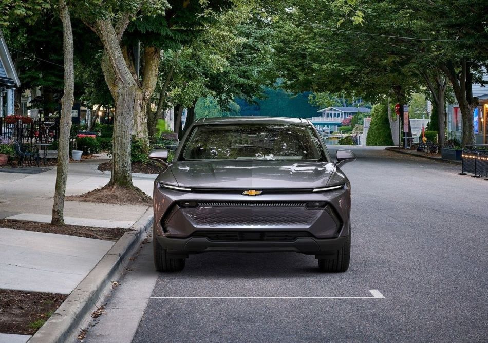 Chevrolet Equinox EV: обзор электрического кроссовера