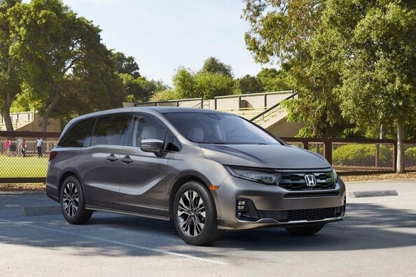 Обзор минивэна Honda Odyssey пятого поколения 2024 года фото 2