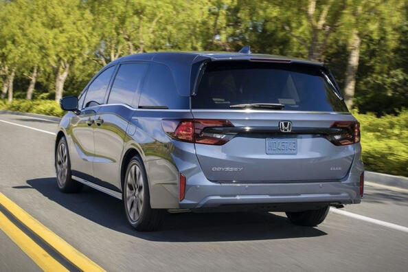 Обзор минивэна Honda Odyssey пятого поколения 2024 года фото 4
