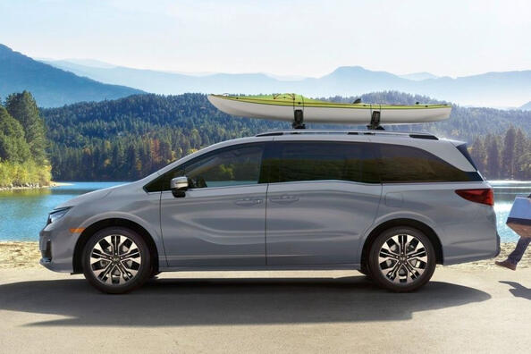 Обзор минивэна Honda Odyssey пятого поколения 2024 года фото 3
