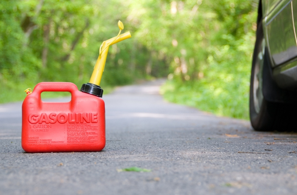 Можно ли хранить бензин в пластиковой канистре?