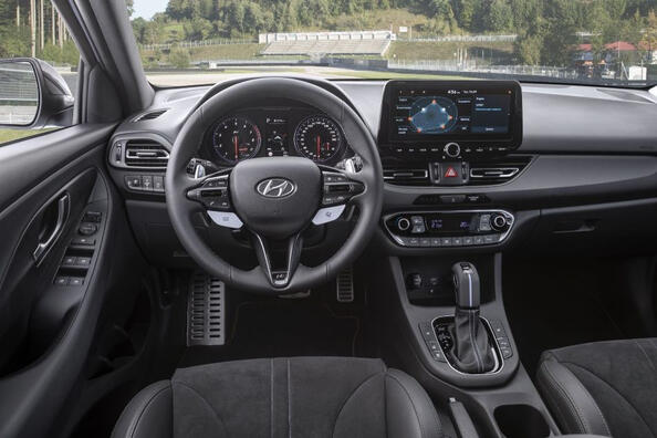 Обзор «заряженного» лифтбека Hyundai i30 Fastback N фото 5