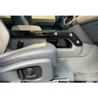 Черные накладки в салон Land Rover Defender 2019- гг. фото 3