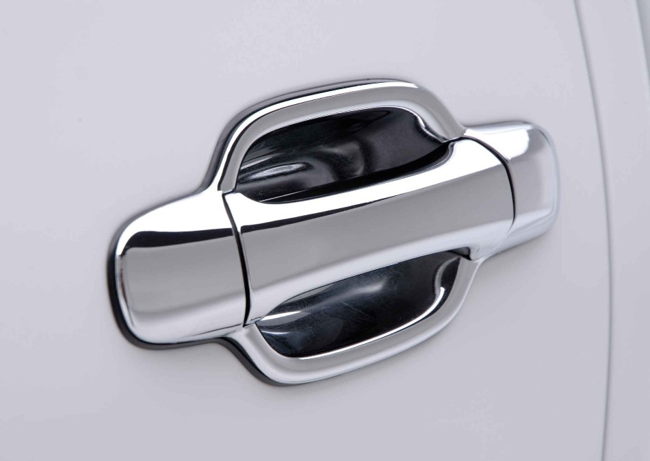 Накладки на ручки дверцы авто: в чем польза и как выбрать?