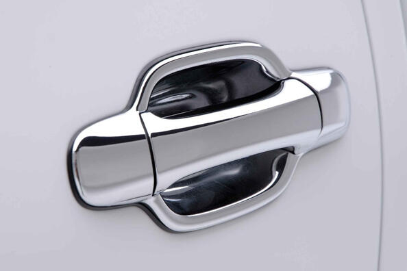 Накладки на ручки дверцы авто: в чем польза и как выбрать?