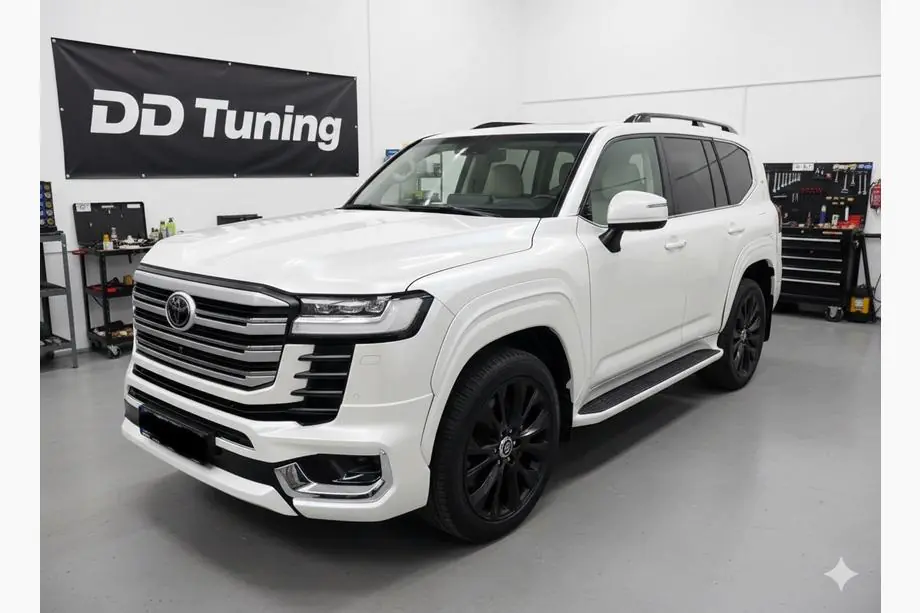 Toyota Land Cruiser 300 2021- гг. Расширители колесных арок VXR Image