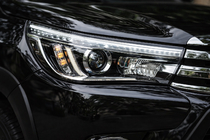 Toyota Hilux 2015- гг. Передние фары OEM V2 2015-2019 (под ксеноновую или LED лампу, комплект 2 шт.) фото 1