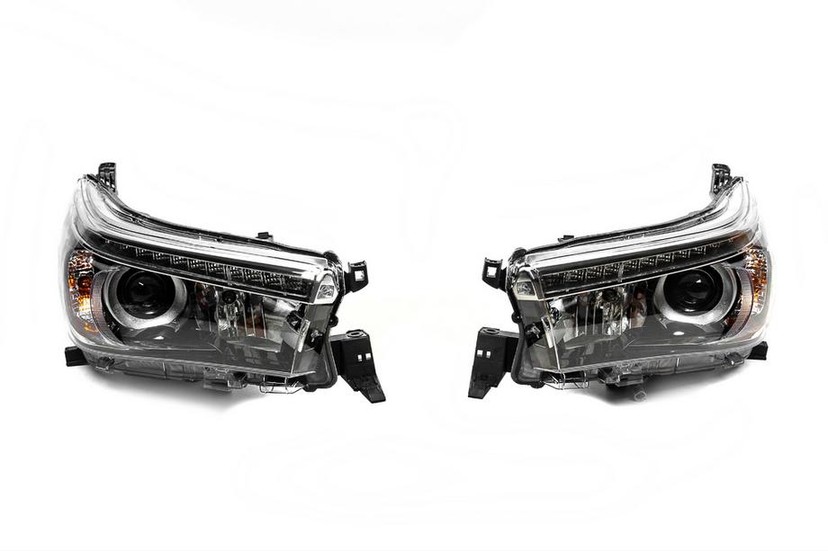 Toyota Hilux 2015- гг. Передние фары OEM V2 2015-2019 (под ксеноновую или LED лампу, комплект 2 шт.) Фото 3