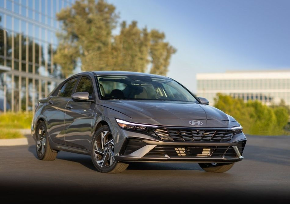 Hyundai Elantra 2023: фейслифтинг седана