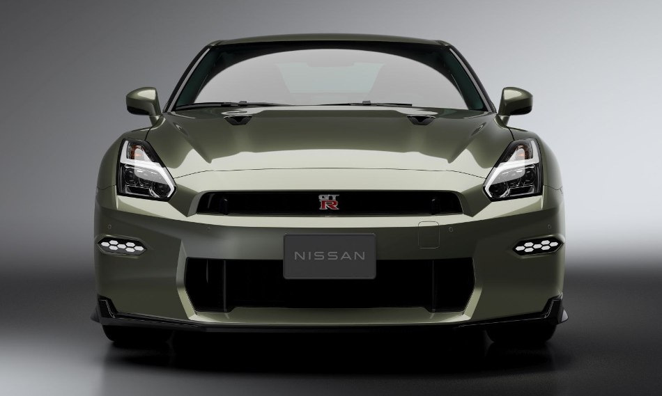 Обновленный Nissan GT-R 2023: обзор спортивного купе