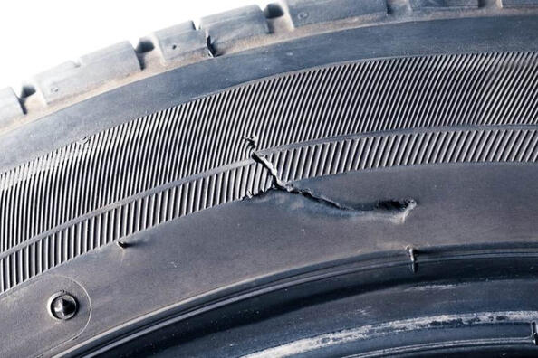 Что делать при боковом порезе шины автомобиля?