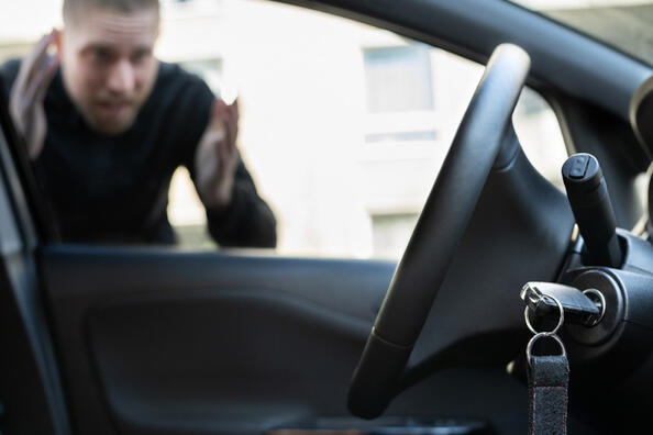 Как открыть автомобиль при заблокированной двери: советы и рекомендации