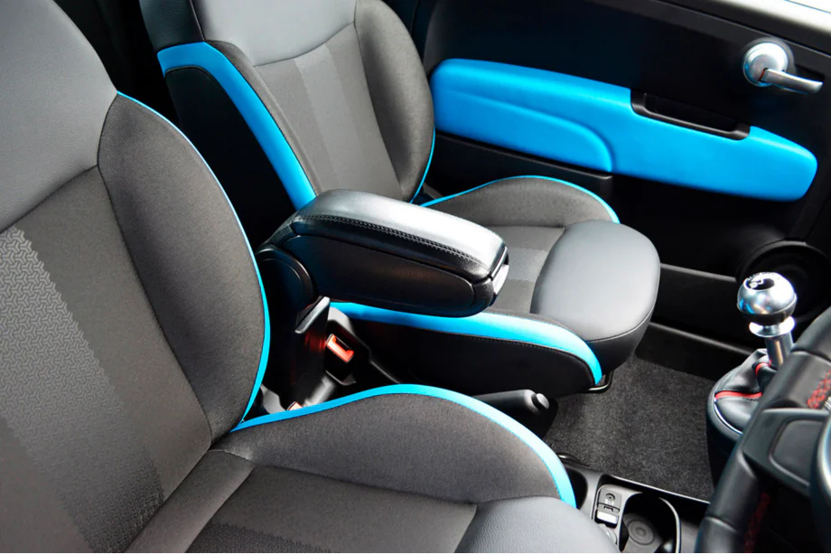 Fiat 500/500L 2013-2022 гг. Подлокотник (в подстаканник)