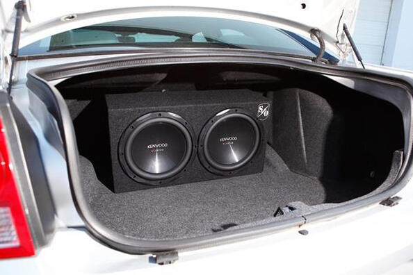 Как выбрать хороший сабвуфер в машину: советы для меломанов
