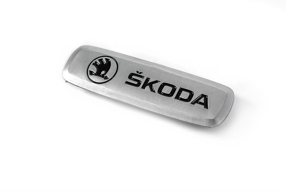 Skoda Алюминиевый шильдик для ковриков (1 шт) Image