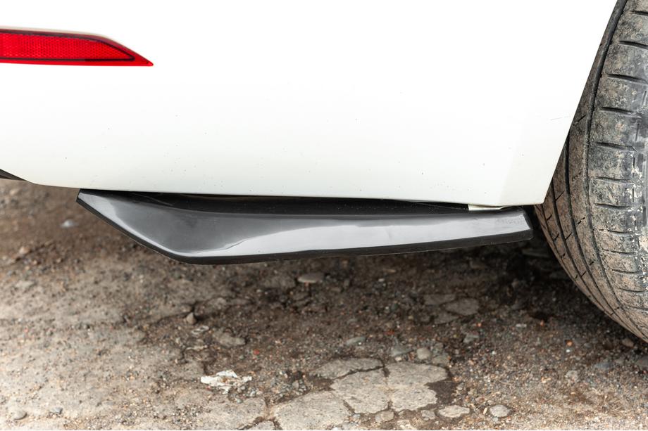 Универсальные Flap накладки на задний бампер Тип-A (2 шт, черный глянец, ABS-пластик) Image Универсальные Flap накладки на задний бампер Тип-A (2 шт, черный глянец, ABS-пластик) Image