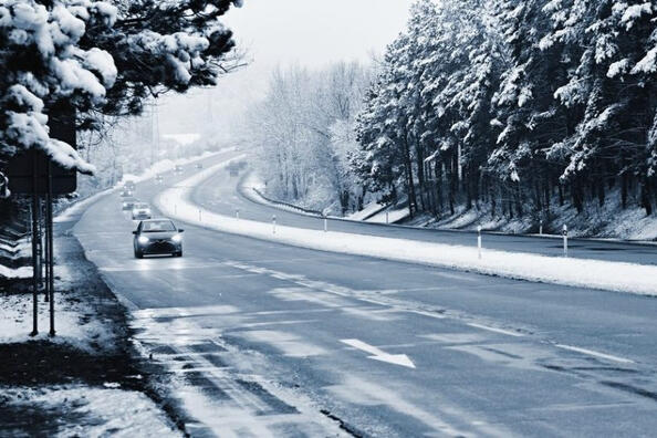 Как правильно ездить в гололед: советы автомобилистам