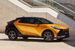 Обзор стильного гибридного кроссовера Toyota C-HR второго воплощения