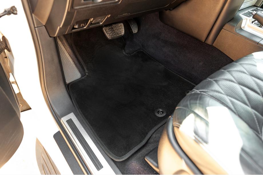 Toyota Land Cruiser 200 2007-2021 гг. Текстильные коврики Classic V-2 (2012-2021, Черный) Image