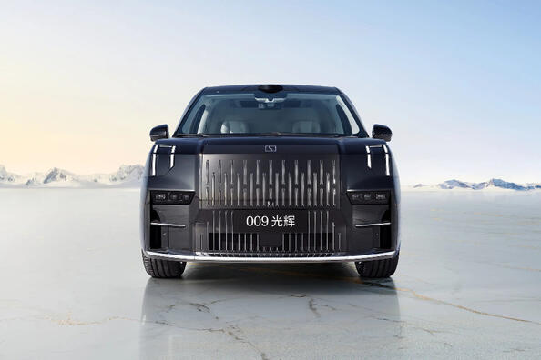 Zeekr 009: обзор электрического минивэна