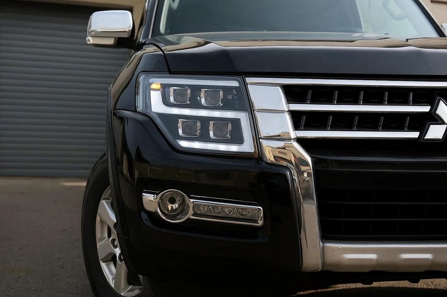 Mitsubishi Pajero Wagon IV 2006-2021 гг. Передние фары LED (2 шт) Image