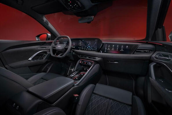 Audi SQ5 Sportback 2025: обзор спортивного кроссовера-купе фото 6