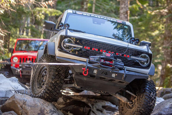 Зачем внедорожнику лебедка: незаменимый помощник в условиях бездорожья