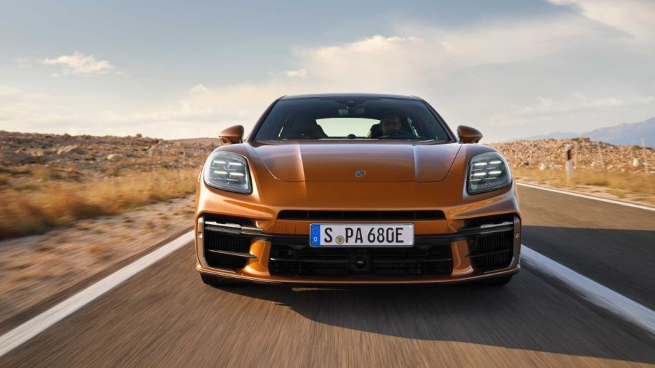 Porsche Panamera Turbo 2024: обзор гибридного лифтбека