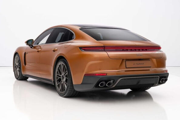 Porsche Panamera Turbo 2024: обзор гибридного лифтбека фото 4