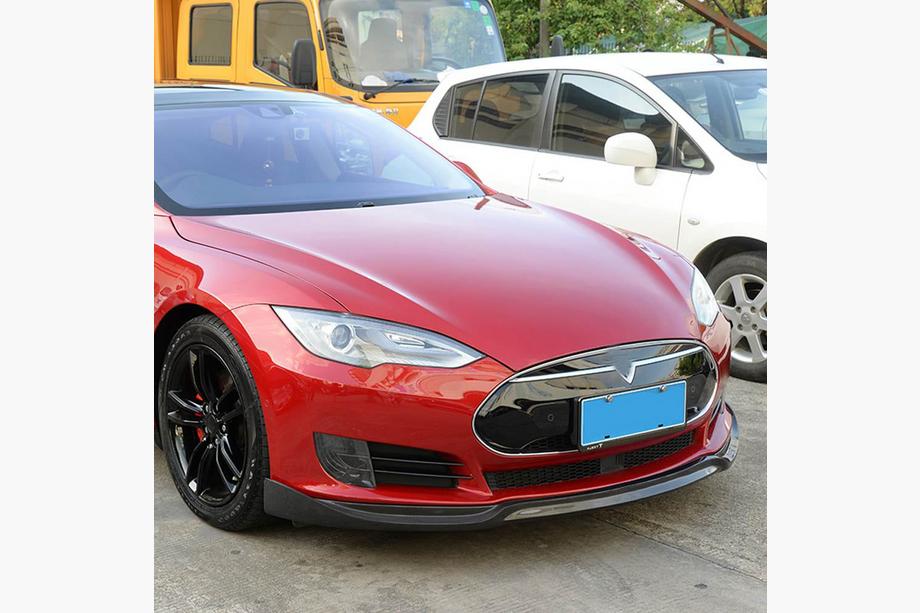 Tesla Model S 2012– гг. Накладка на передний бампер Lip V1 (2012-2016, Карбон) Фото 1