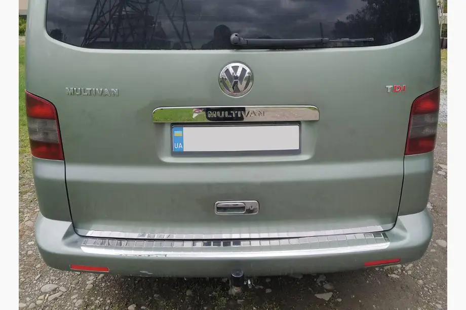 Volkswagen T5 Multivan 2003–2010 гг. Накладка на задний бампер с загибом (Omsa, нержавейка) Матовый Image