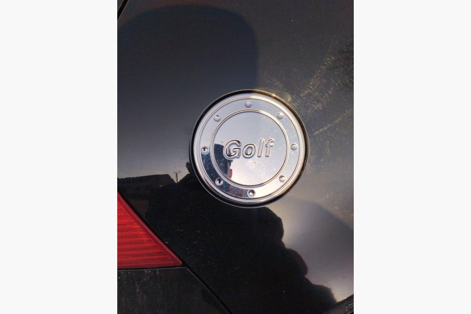 Volkswagen Golf 4 1997-2006 гг. Хромированная накладка на лючок бензобака (нержавейка) Image